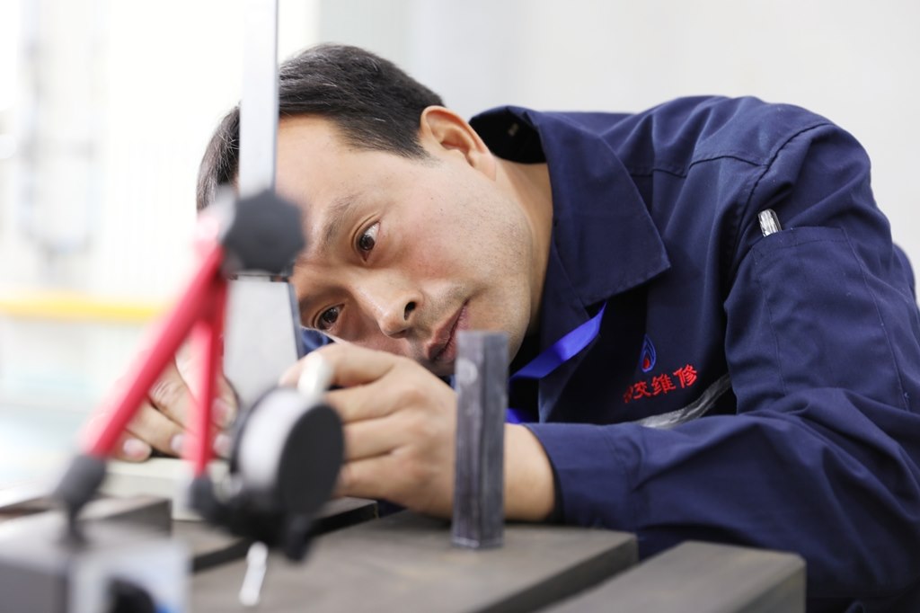摄影：李忠_副本.jpg